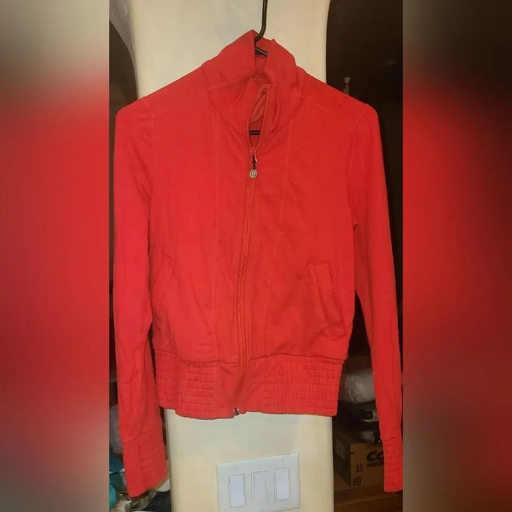 Lululemon Lipstick Zip Up Blissed Out Crop Red Jacket Coat 6 Medium